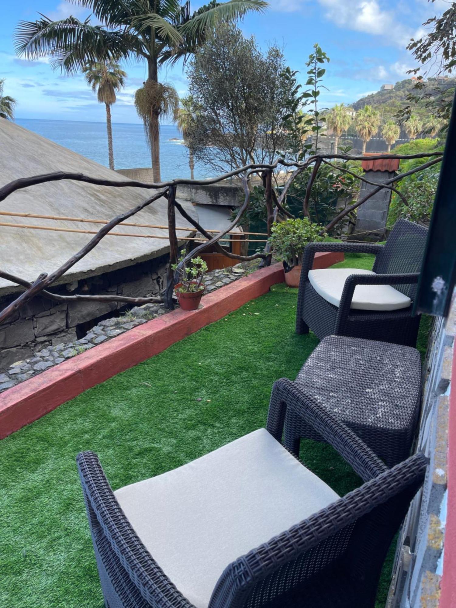 Baia Seixal Oceanfront Hotel *